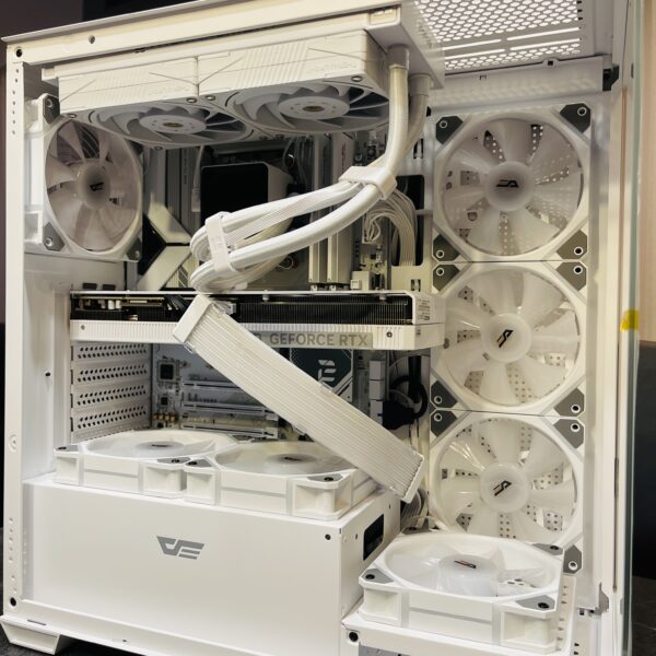 PC Gaming Ryzen 7 9800X3D, RTX 5070 Ti 16GB, 64GB DDR5