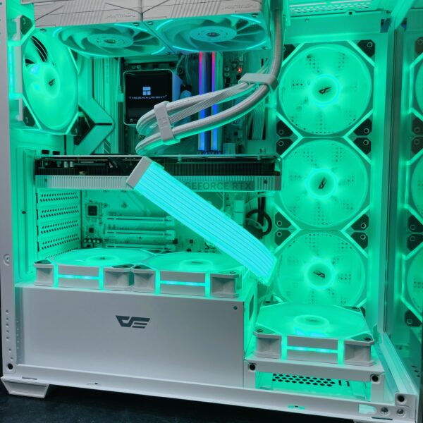 PC Gaming Ryzen 7 9800X3D, RTX 5070 Ti 16GB, 64GB DDR5