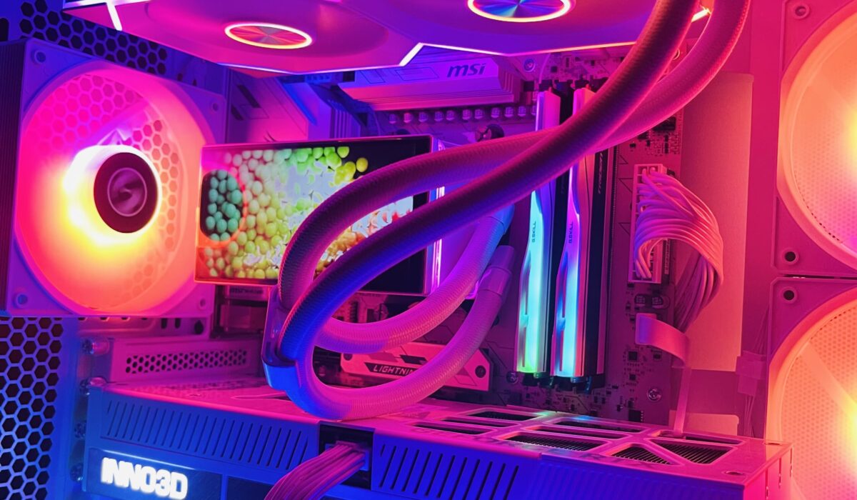 PC Ryzen Gaming 7 9800X3D, RTX 5080 16GB, 64GB DDR5