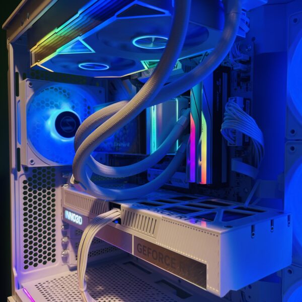 PC Ryzen Gaming 7 9800X3D, RTX 5080 16GB, 64GB DDR5