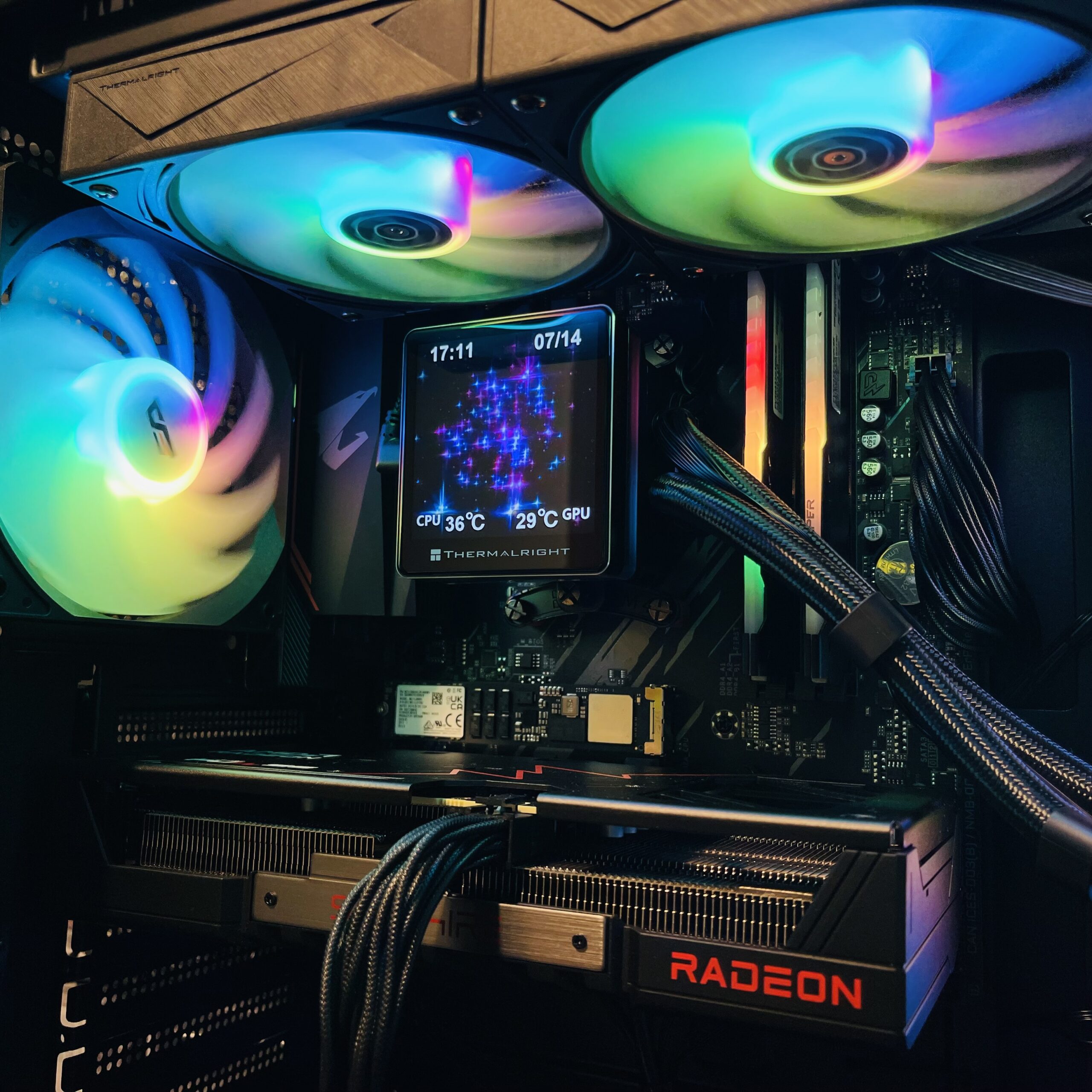 PC AMD Ryzen 5 5600XT, RX 9060 XT 16GB, 32GB ram